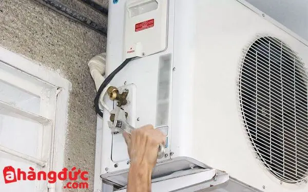 Cục nóng máy lạnh bị chảy nước do lỗi lắp đặt cục nóng điều hòa