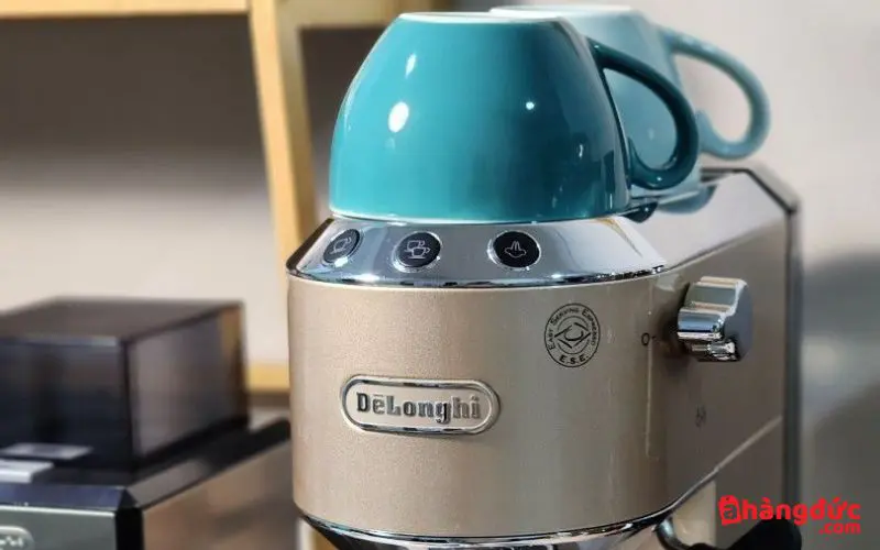 Máy pha cafe Delonghi EC785 được trang bị chức năng hâm nóng tách tiện lợi