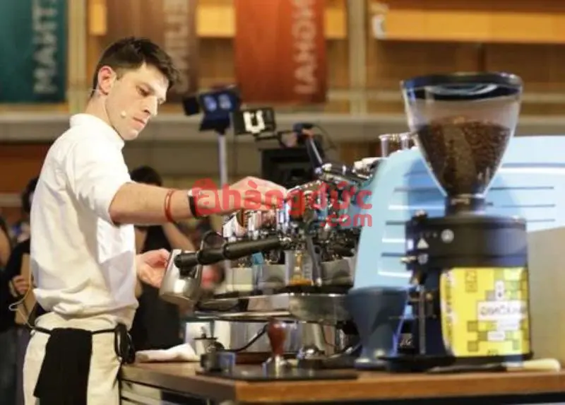 Tự học pha chế hoặc thuê nhân viên có kinh nghiệm