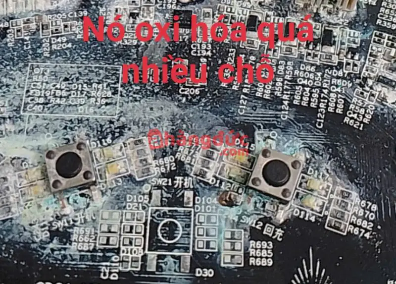 Robot hút bụi bị nước vào và cách xử lý chuẩn Thợ với 5 bước 8 Bo mạch robot bị oxy hóa nặng