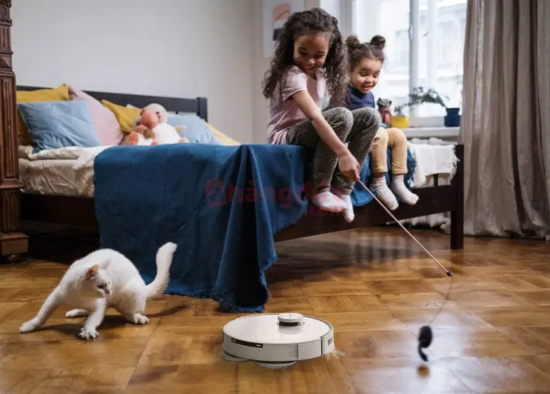 So sánh robot hút bụi xiaomi và ecovacs: "cuộc nội chiến" dọn dẹp và ai là người chiến thắng? 12 Team Ecovacs: Dành cho người theo chủ nghĩa hoàn hảo, ưu tiên hiệu quả làm sạch và khả năng né vật cản tốt nhất.