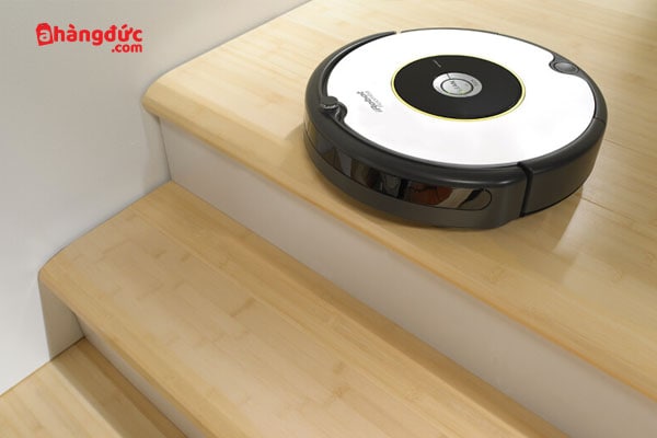 Robot hút bụi không tự xuống cầu thang được