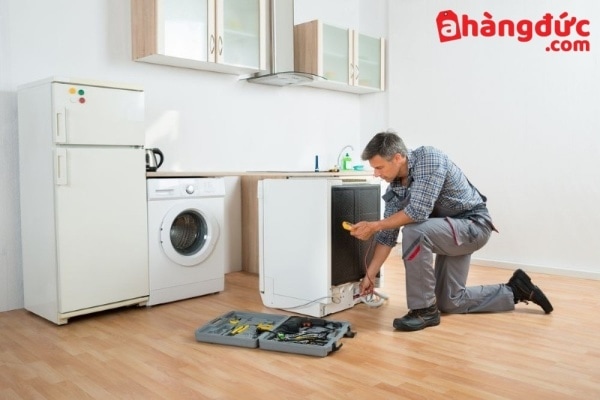 Nhân viên chuyên nghiệp giúp quý khách khắc phục mọi sự cố