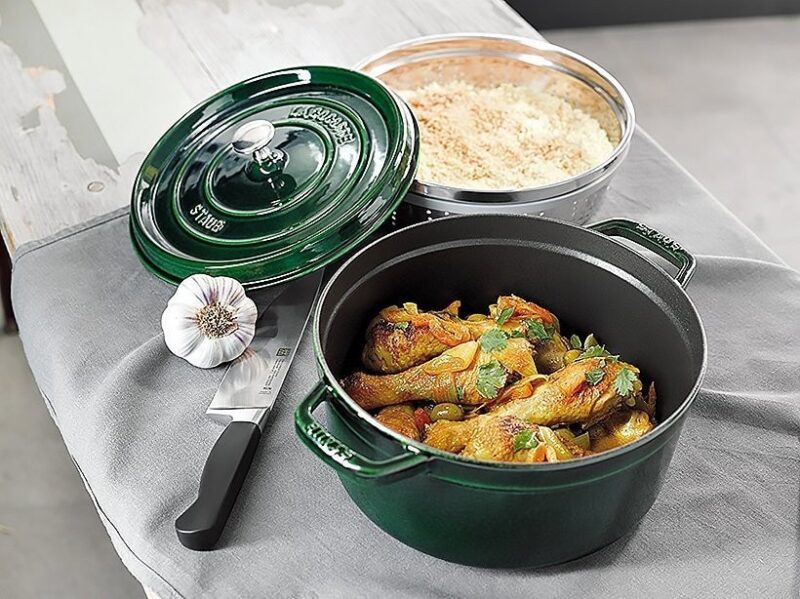 Nồi gang Staub 20cm xanh rêu 2.2L 11 Nồi gang Staub 20cm 2.2l thích hợp các món hầm, om, kho