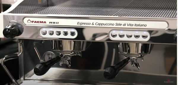 Máy pha cà phê hoàn toàn tự động, cực kỳ thiết thực