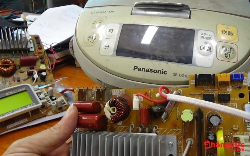 Nồi Panasonic báo lỗi u10 do mạch điện áp bị lỗi