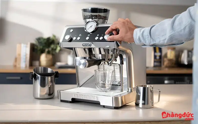 Máy pha cà phê tự động Delonghi có thiết kế nhỏ gọn với nhiều tính năng