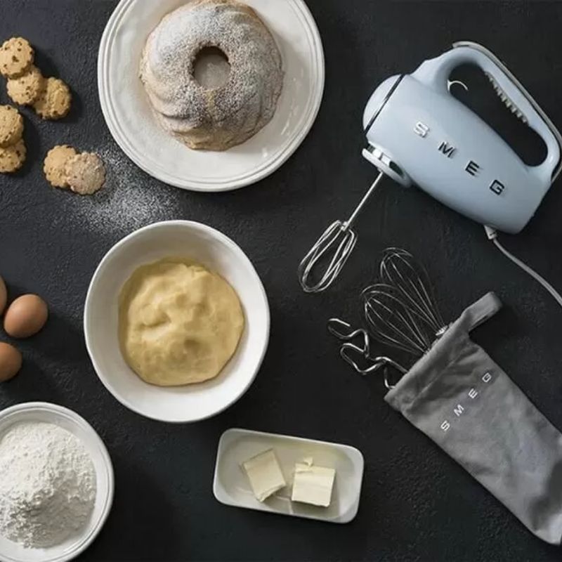 Máy đánh trứng cầm tay Smeg HMF01CREU