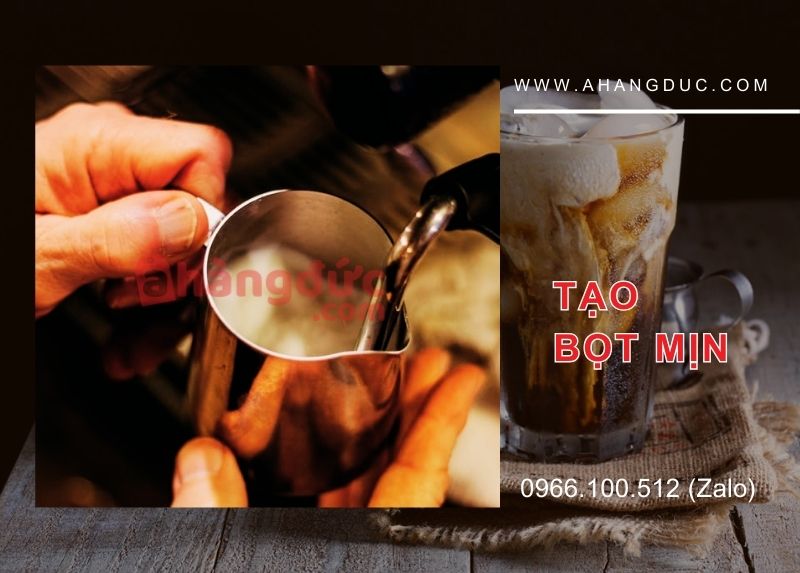 Lắc cà phê sữa để tạo bọt mịn