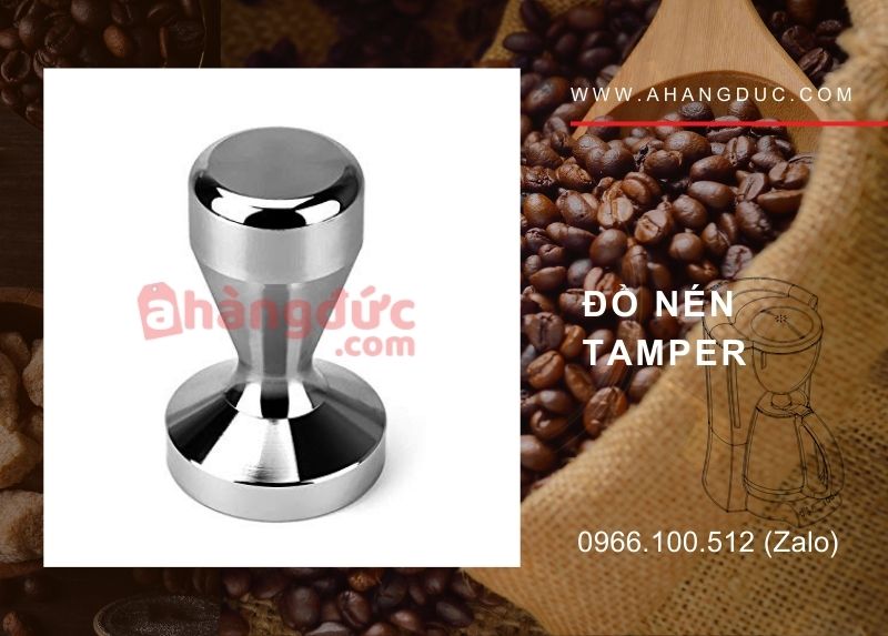 Tamper là dụng cụ nén bột cà phê để tạo áp lực đồng đều trước khi chiết xuất.