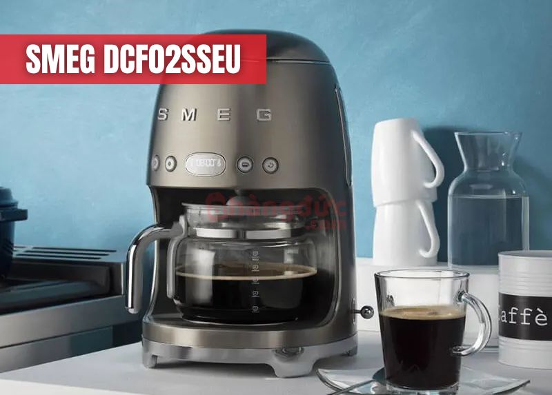 Smeg DCF02SSEU: Không chỉ là máy pha cà phê, đây là một tuyên ngôn về phong cách cho căn bếp của bạn.