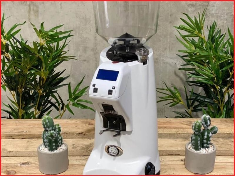 Máy xay cà phê Eureka Atom Specialty 65E_ Sự giao thoa giữa êm ái và tốc độ cơ bắp