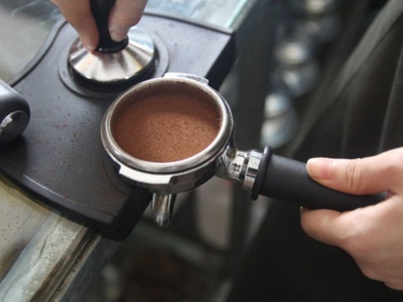 Máy nén cafe tự động: Bí quyết đột phá chiết xuất espresso và top thiết bị đáng mua 11 Nén cà phê là gì