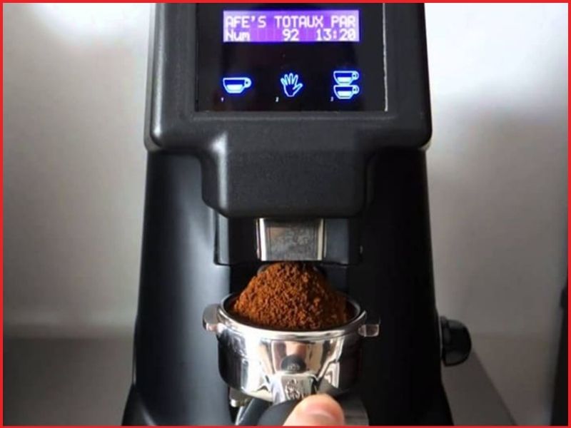 So sánh máy xay cà phê Fiorenzato F64E và máy xay đĩa nhỏ truyền thống