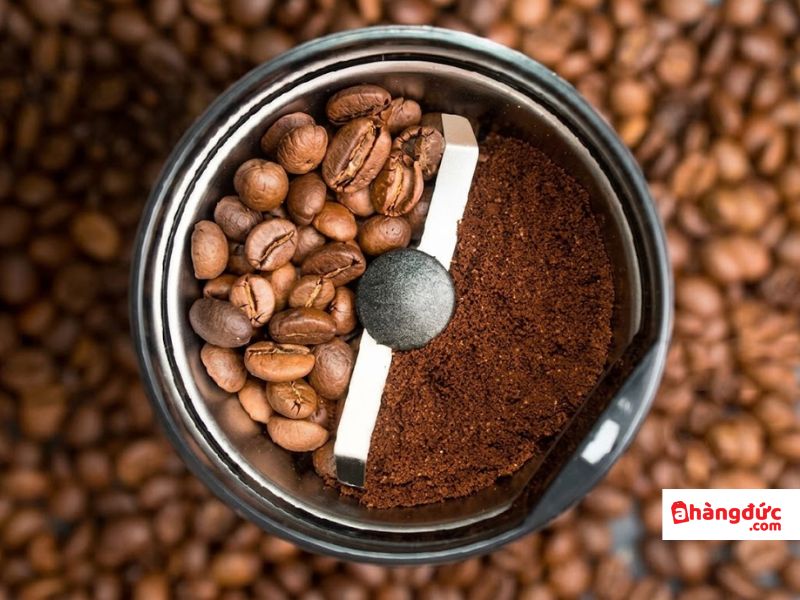 3 cách làm cafe ngon chuẩn vị: Top những điều mà không phải ai cũng biết. 19 Sử dụng máy xay sinh tố và cafe hòa tan